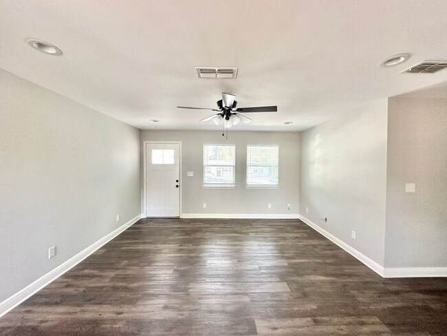 Building Photo - Available Now! Recently Remodeled 3 Bedroo...