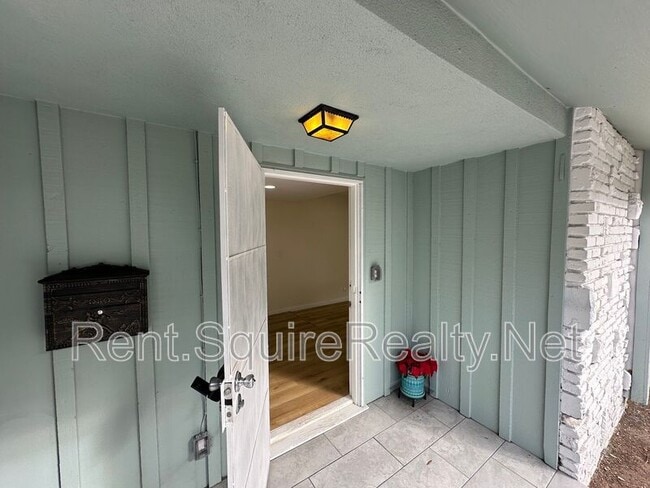 Building Photo - 747 E Benbow St