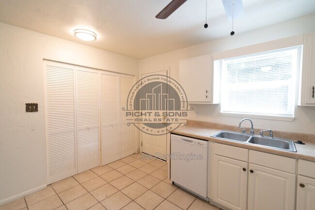 Building Photo - 3721 Maria Cir