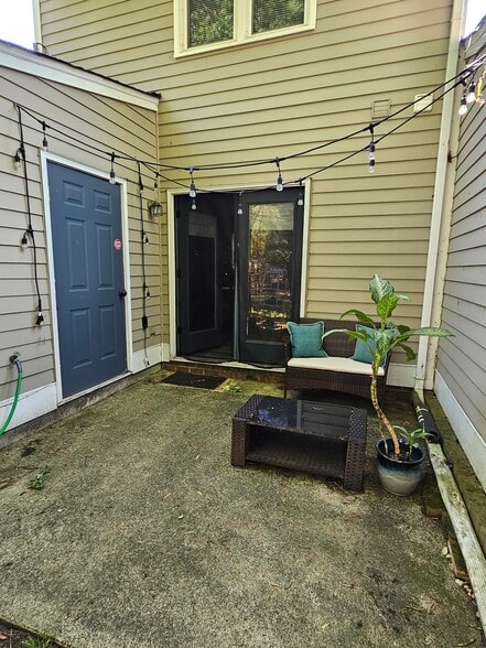 Building Photo - 117 Forest Oaks Dr