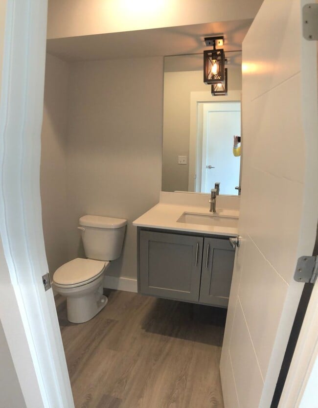 Building Photo - Modern Townhome, Centrally located.