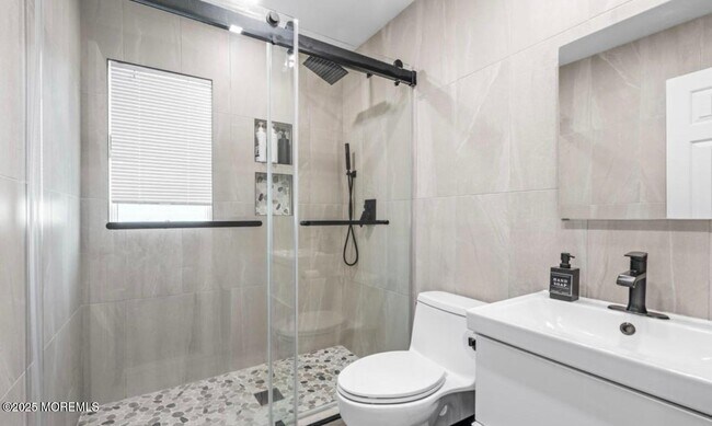 Building Photo - 16 Bridle Dr