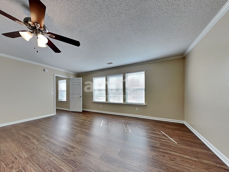 Building Photo - 509 Diamond Cut