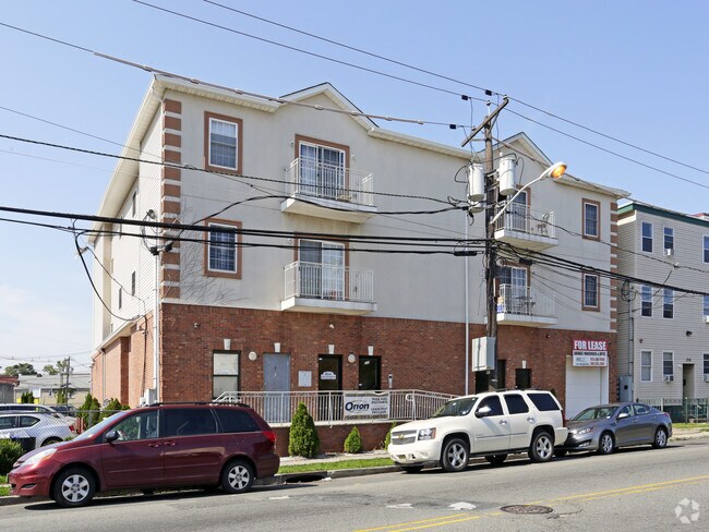 Primary Photo - 210-212 Trumbull St