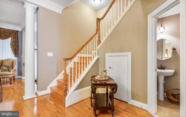 Building Photo - 913 Pleasant Dr