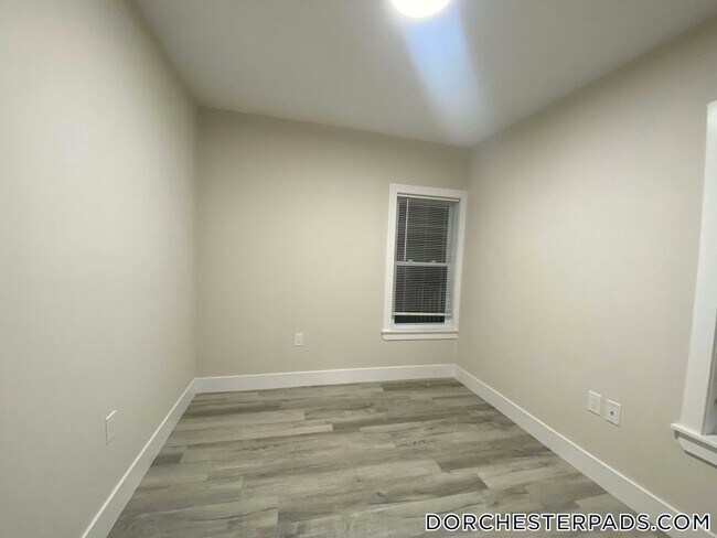 Building Photo - 10 Cawfield St