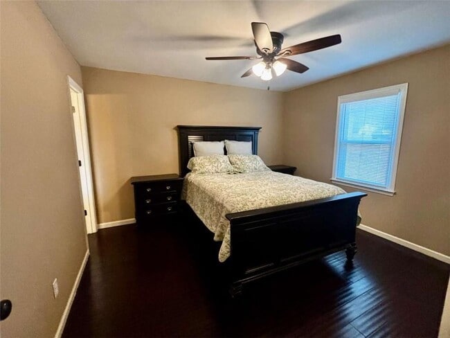 Building Photo - 125 Lantern Ridge Dr