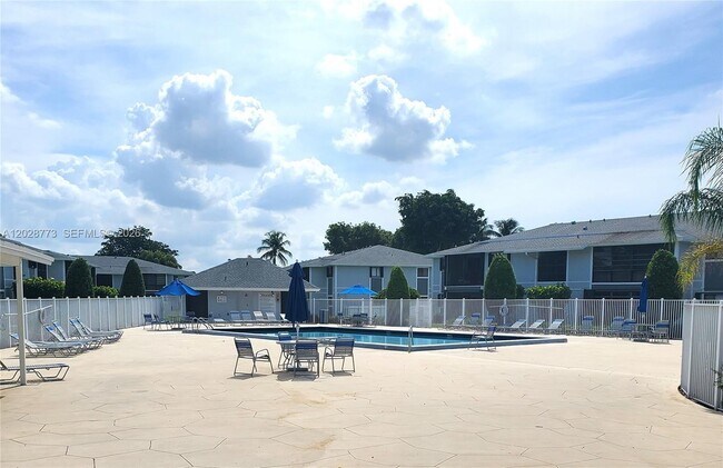 Building Photo - 9729 Hammocks Blvd