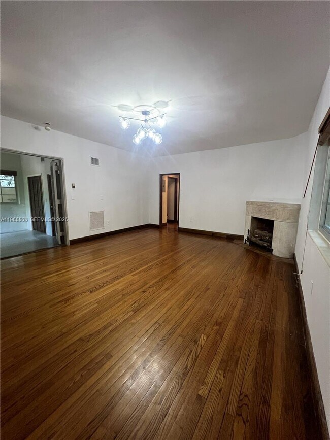 Building Photo - 814 Michigan Ave