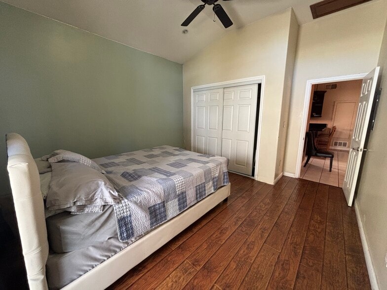 Building Photo - 1817 N Ave 53