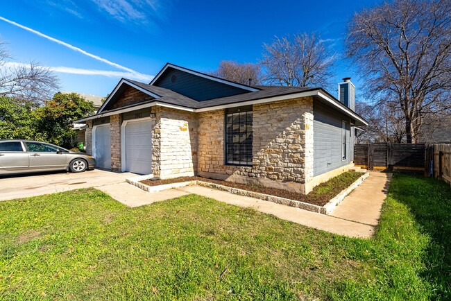 Building Photo - Charming 3-Bed Willowbend Home: Fireplace,...