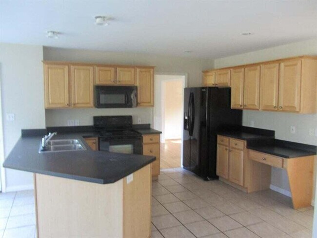 Building Photo - 537 Forest Hill Dr