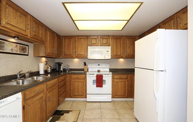 Building Photo - 7840 E Camelback Rd