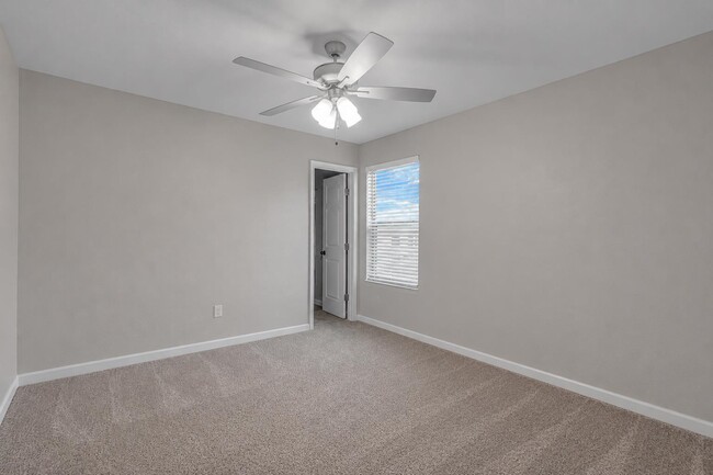 Building Photo - 1506 Sombras Dr