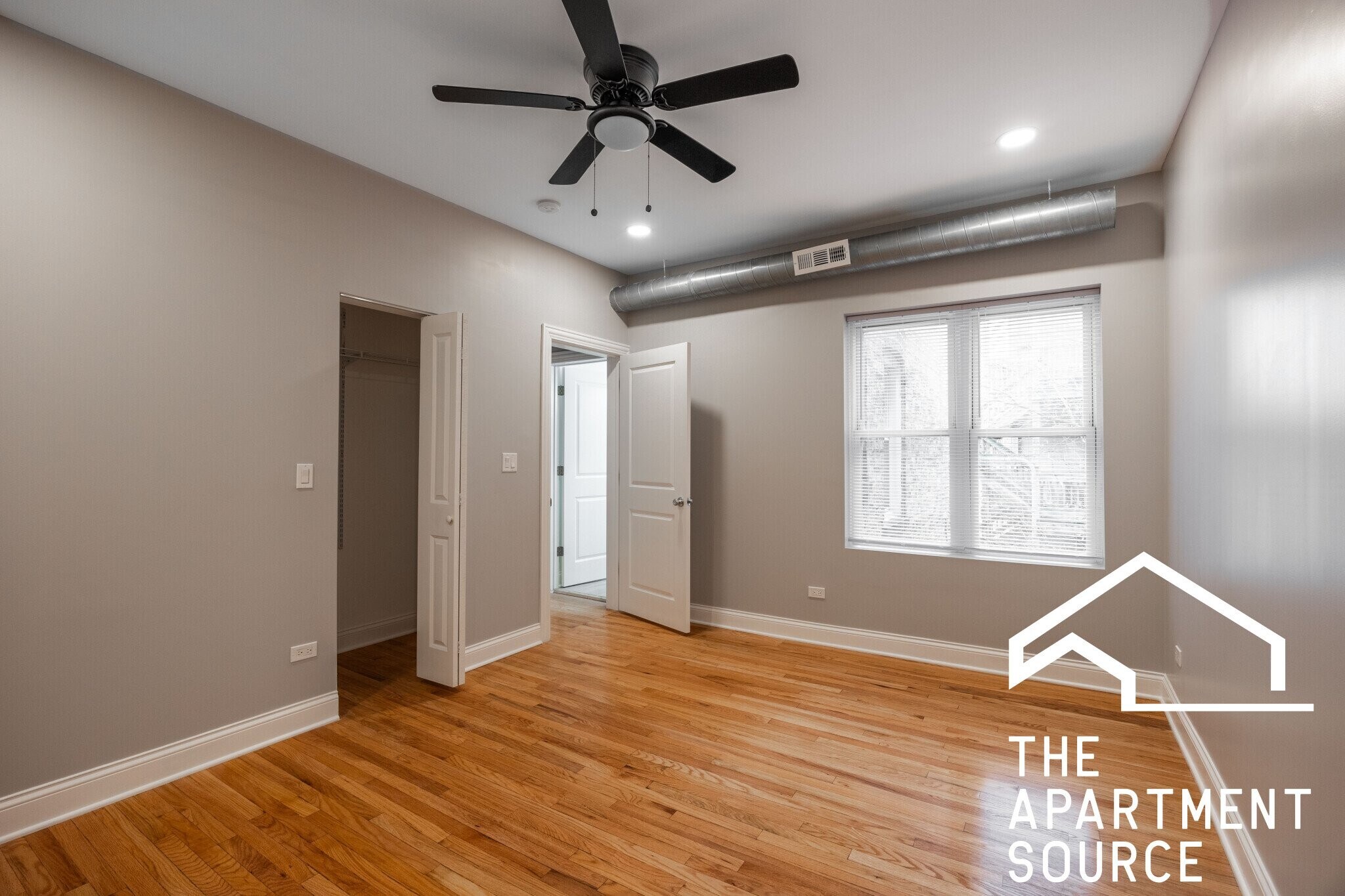 Building Photo - 1153 W Lunt Ave
