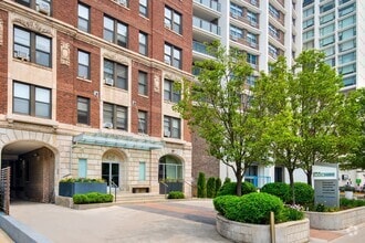 Building Photo - Reside at Belmont Harbor