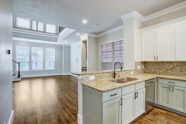 Building Photo - 1046 W 23rd St