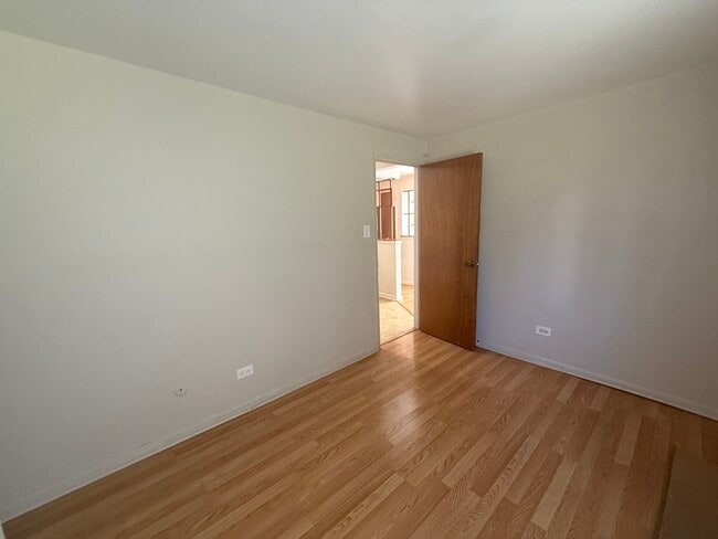 Building Photo - 9575 Maple Dr