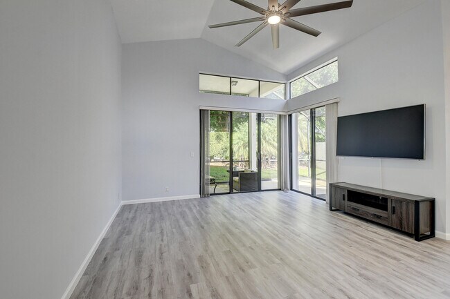 Building Photo - 10201 Lexington Lakes Blvd N