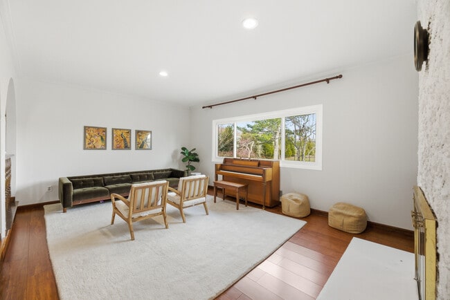 Building Photo - 150 Hankins Rd