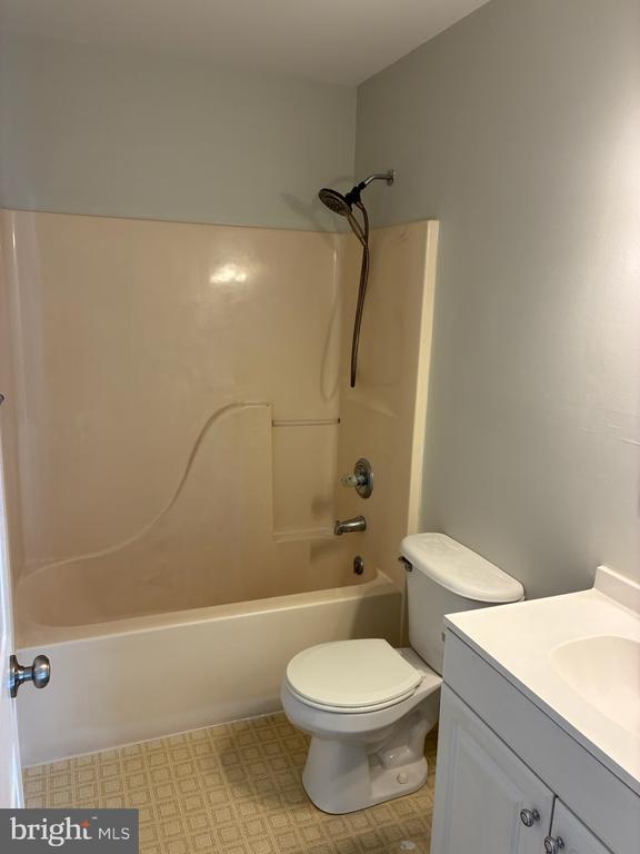 Building Photo - 950 Concord St