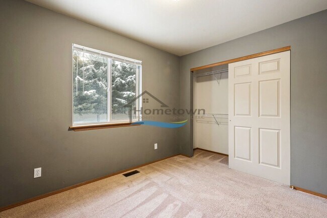 Building Photo - Sweet 2 Bed 1 Bath House with a Fenced Yard in Post Falls!