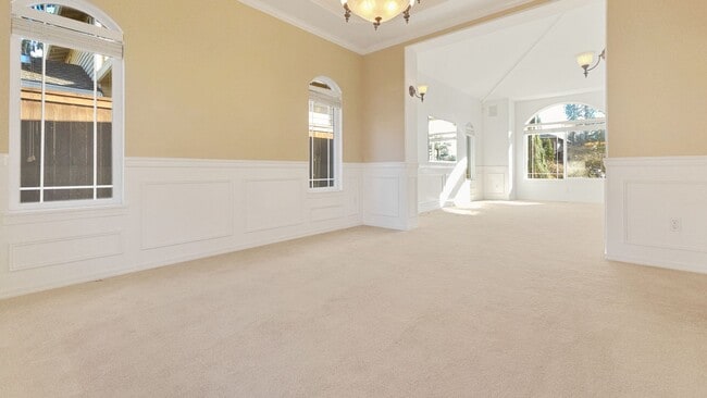 Building Photo - Spacious Updated 4 Bedroom Home with 3 Car Garage