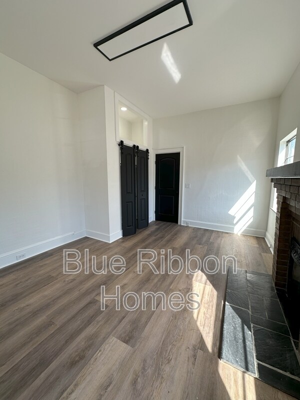 Building Photo - 2634 Barton St