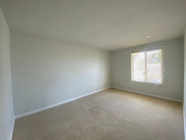 Building Photo - 4 bedroom 2.5 bath recently renovated home...