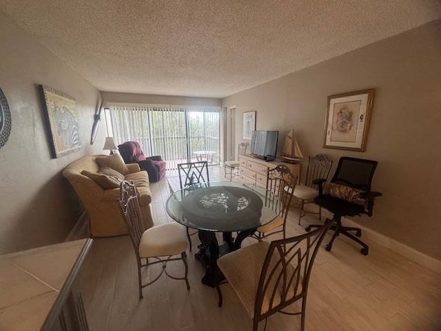 Building Photo - 121 Country Club Dr