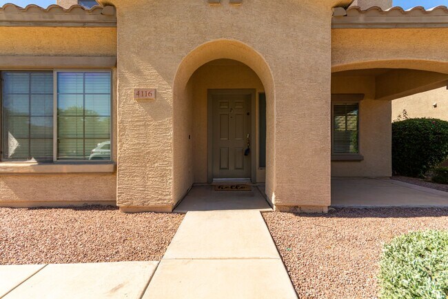 Building Photo - Chandler 4 Bedroom - 2.5 Bathroom with Pri...