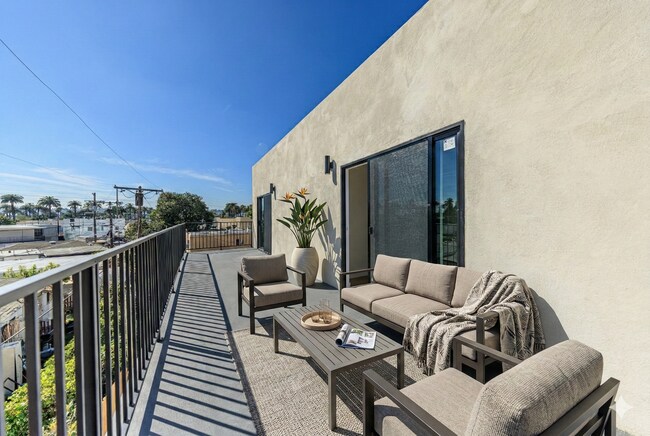 Building Photo - Luxury Never Before Lived in Townhomes!