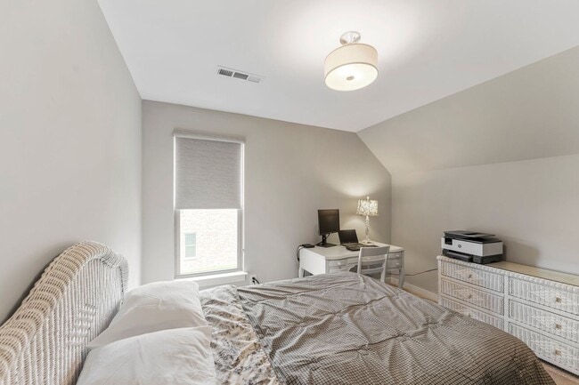 Building Photo - Spotless rental home in the highly sought-after McDaniels neighborhood in College Grove