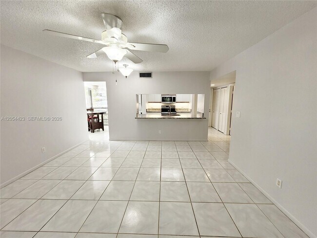 Building Photo - 7523 Greenlake Way