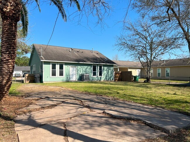 Building Photo - 5030 Marietta Ln