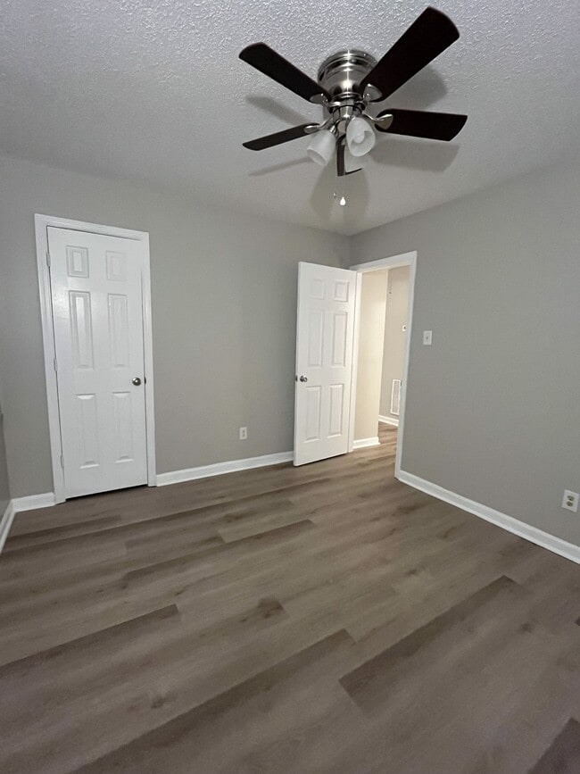 Building Photo - 270 N Main St