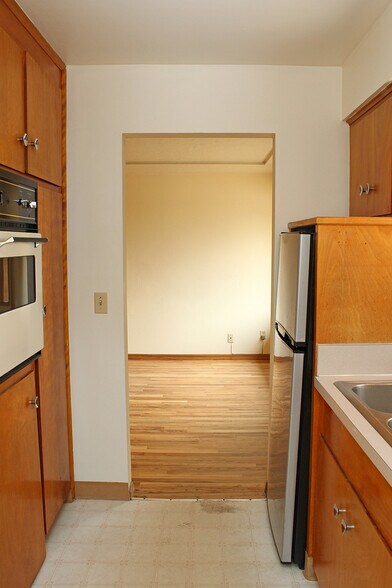 Building Photo - 126-140 NE 59th Avenue