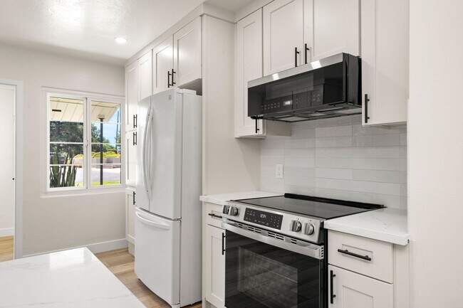 Building Photo - Modern Beauty of Downtown Roseville - 3 Be...
