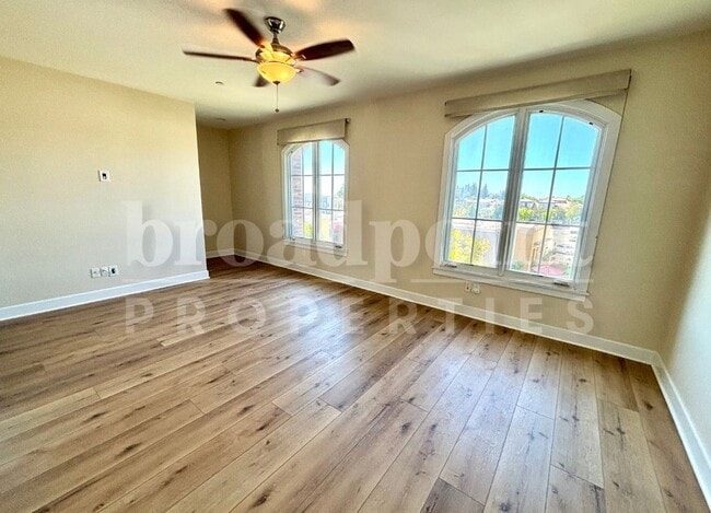 Building Photo - 1501 San Elijo Rd S