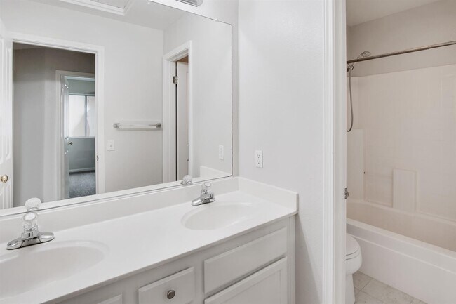 Building Photo - 408 Hansen Cir