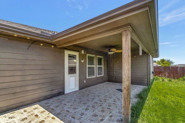 Building Photo - Ready for you to call this one home!