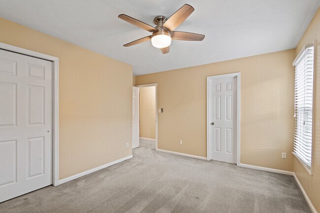 Building Photo - 804 Lancaster Ln