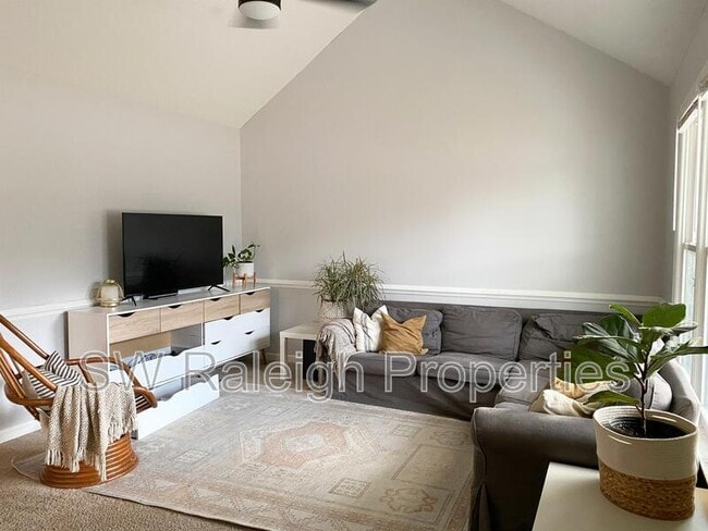 Building Photo - 1400 Squire Ridge Dr