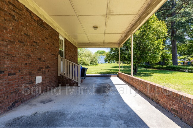 Building Photo - 207 S Alston St