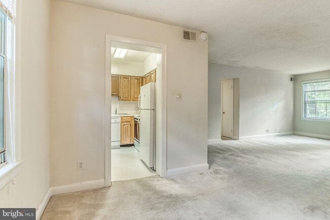 Building Photo - 2401 Arlington Blvd
