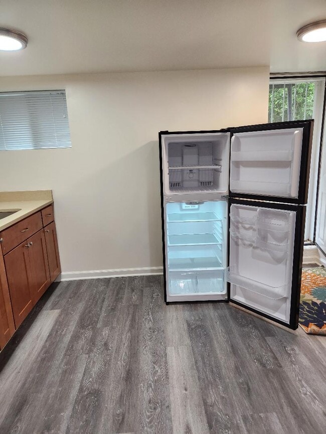 Building Photo - 2701 Woodsdale Ave