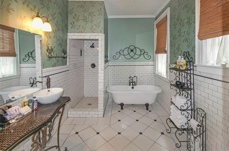 Master Bath - 327 Felder Ave