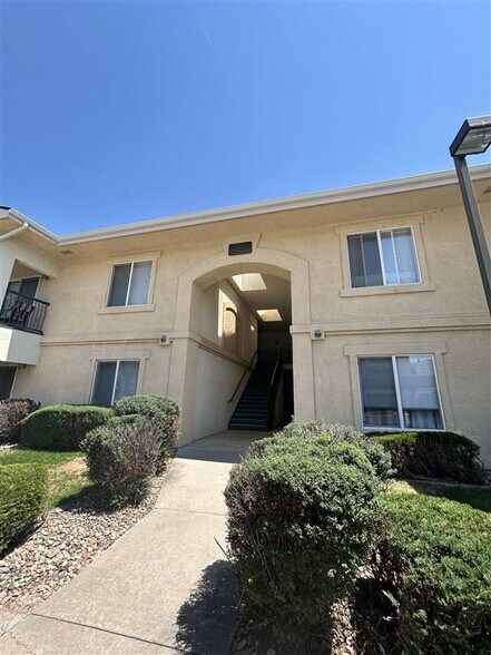 Building Photo - 3011 Mandalay Grv