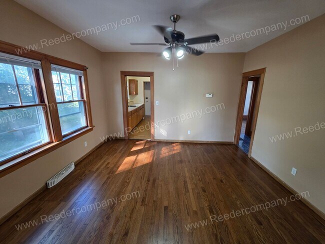 Building Photo - Remodeled 3 bedroom 1 bathroom house