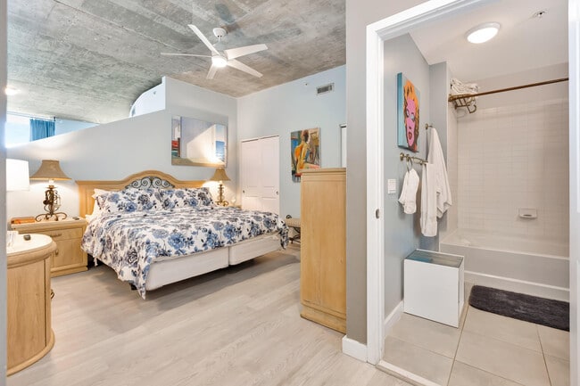 Building Photo - 300 S Australian Ave